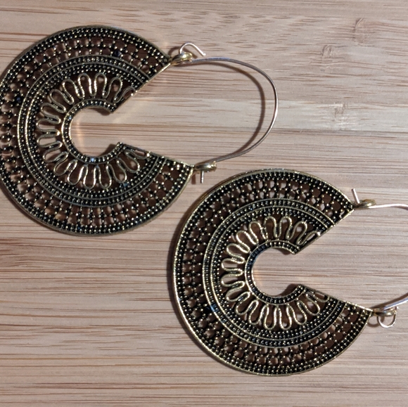 Earrings - Picture 4 of 4